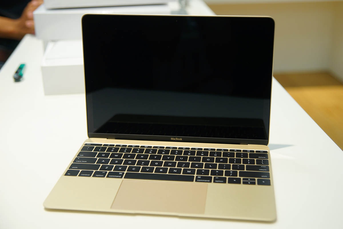 Macbook 12 inch có cân nặng ấn tượng chỉ 0,9 kg
