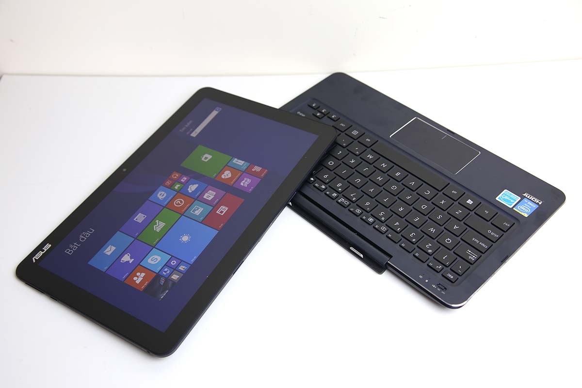 Cận cảnh sạc và cáp đi kèm