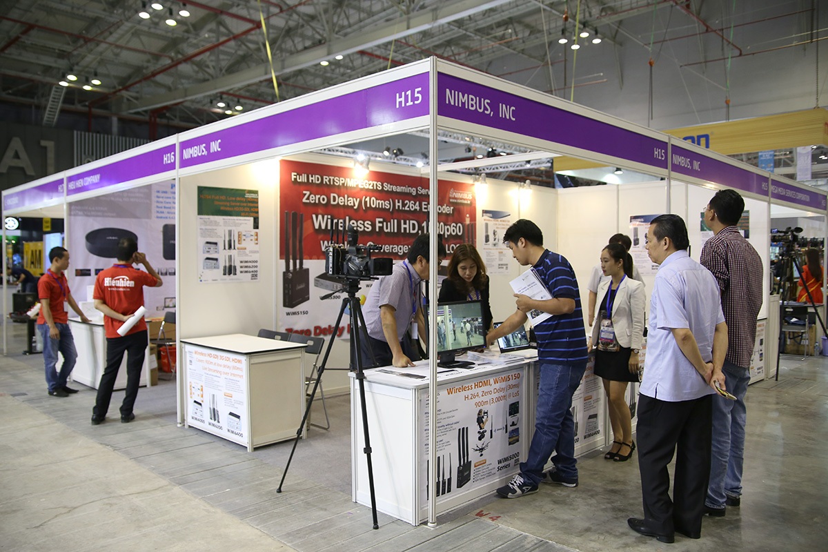 Gian hàng Canon có lượng khách ổn định và đông nhất tại triển lãm năm nay