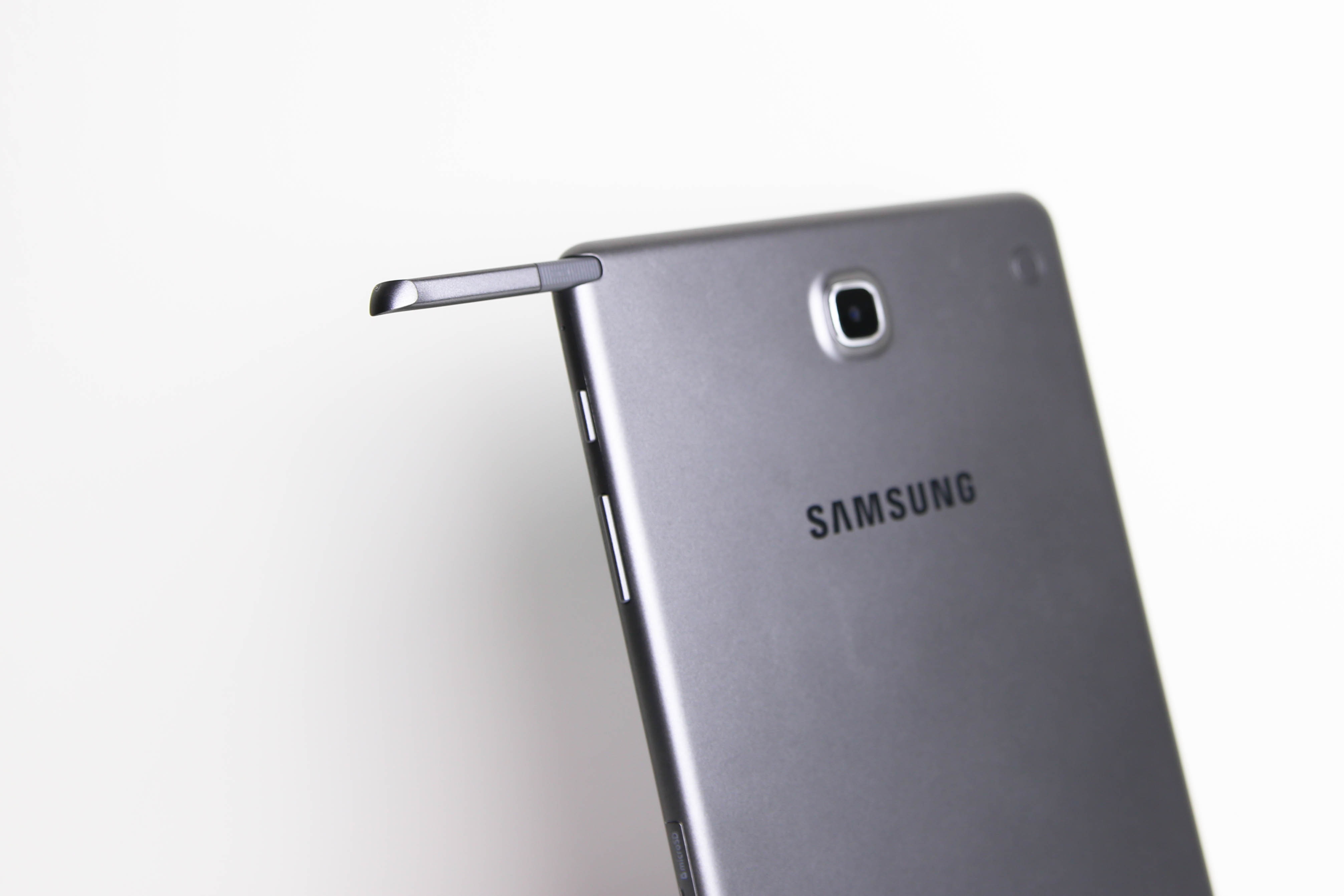 Cận cảnh Galaxy Tab A 8 inch đầu tiên tại Việt Nam - 6 Đặc biệt là bút S Pen