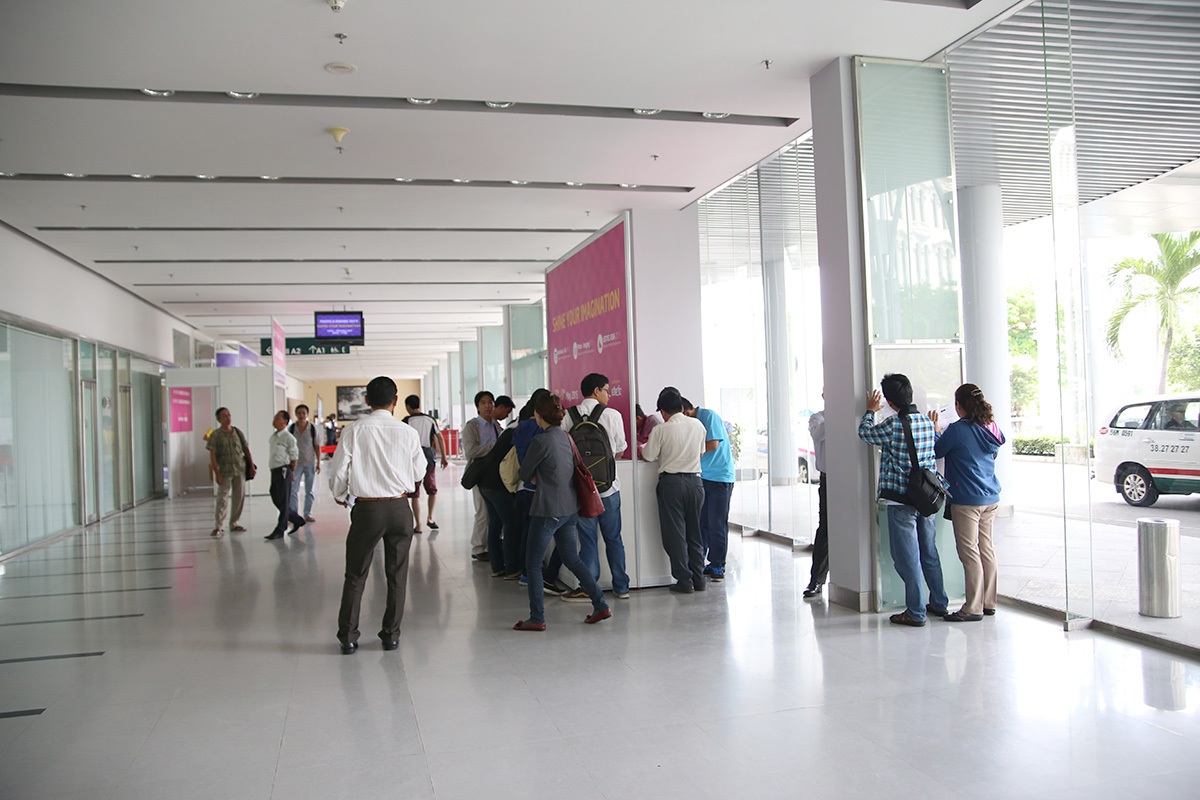 Gian hàng Canon có lượng khách đông nhất, tuy nhiên vẫn còn khá thưa thớt như những năm trước đó