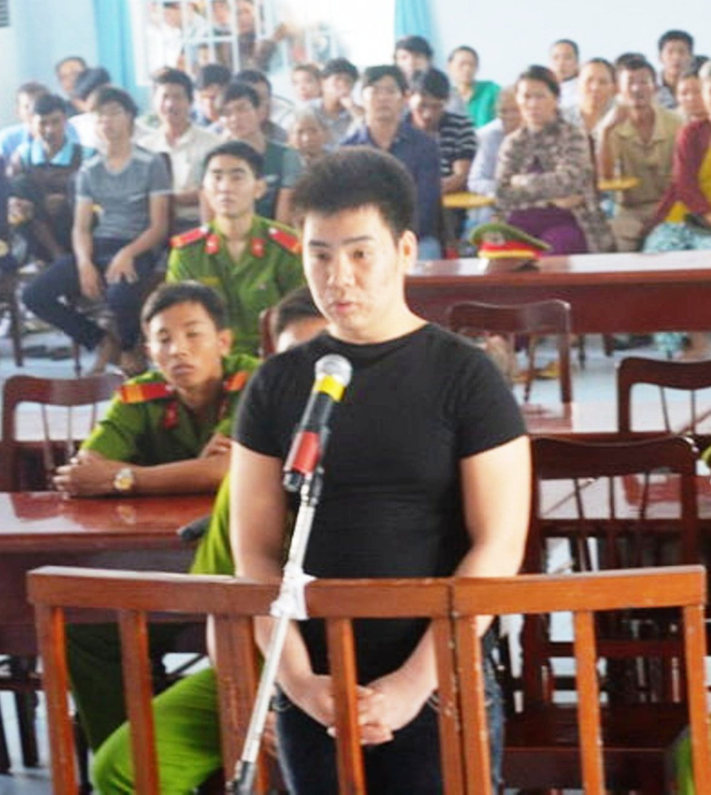 Đâm chết anh ruột vì... thùng bia - 1 Bị cáo Nguyễn Văn Sung