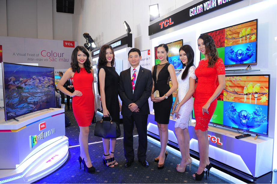 TCL: Việt Nam là thị trường trọng điểm của chúng tôi - 2 Dòng tivi màn hình cong UHD H9600 của TCL vừa được ra mắt vào tháng 05/2015