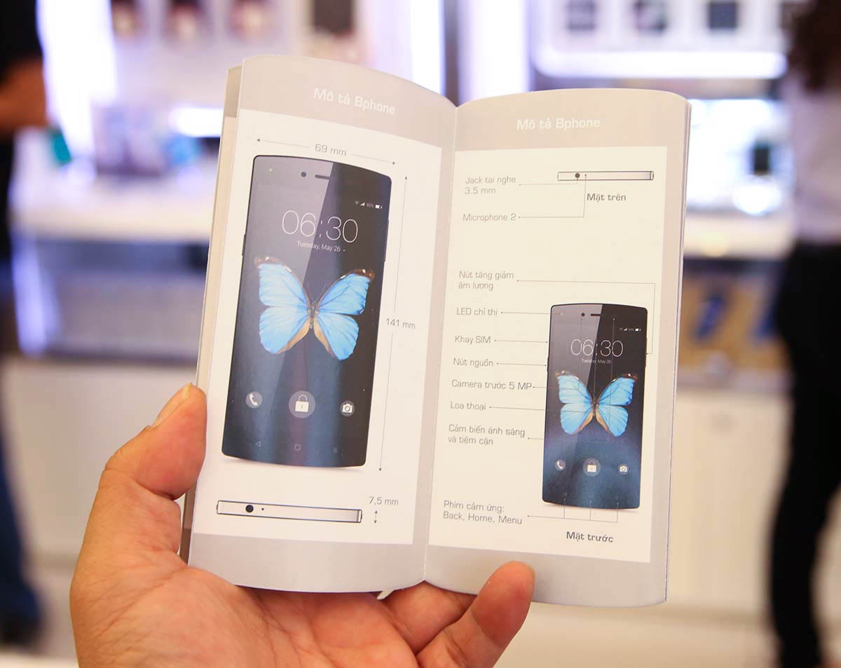 Bên trong sách hướng dẫn sử dụng bằng tiếng Việt