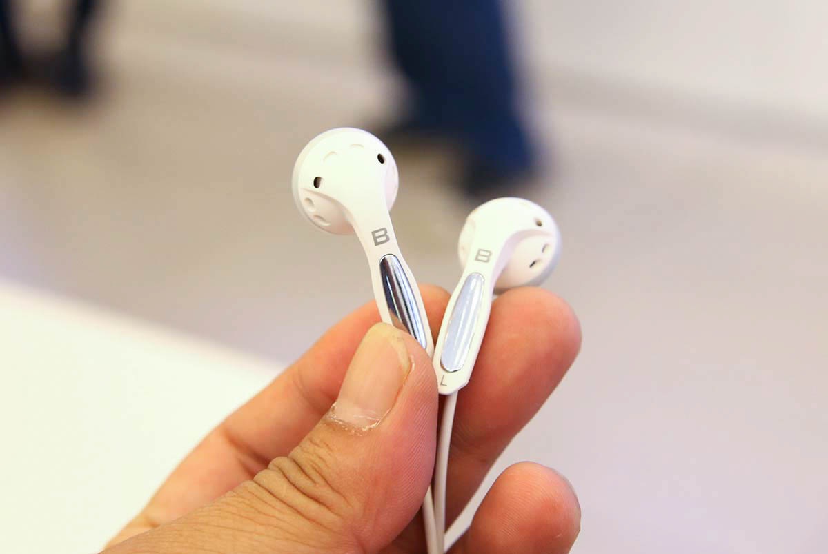 Đây là tai nghe đi kèm