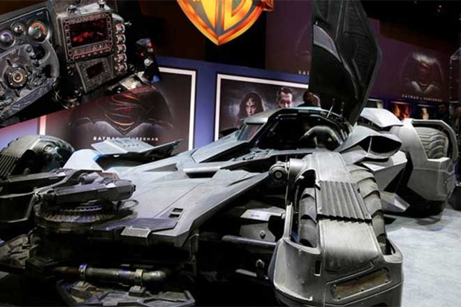 Vén màn xe khủng của siêu nhân Batman - 1 Theo