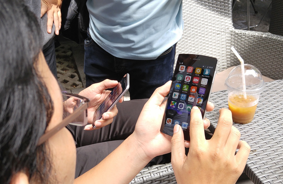 Những người đầu tiên trải nghiệm Bphone thương mại nói gì? - 3 Thử nghiệm giao diện máy