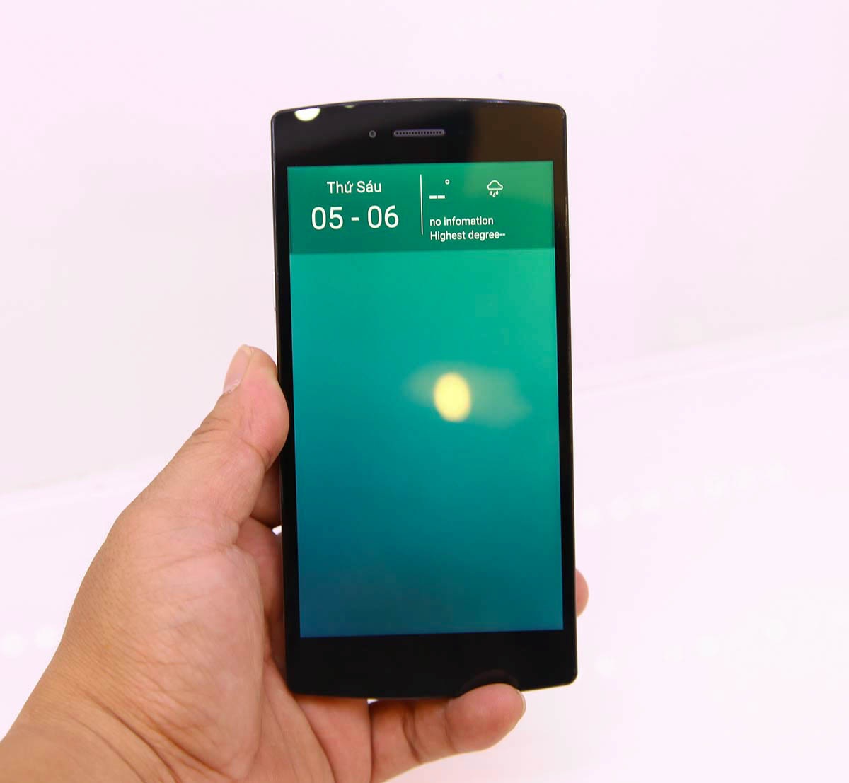 Khi vuốt từ trên xuống, người dùng sẽ nhận các thông báo