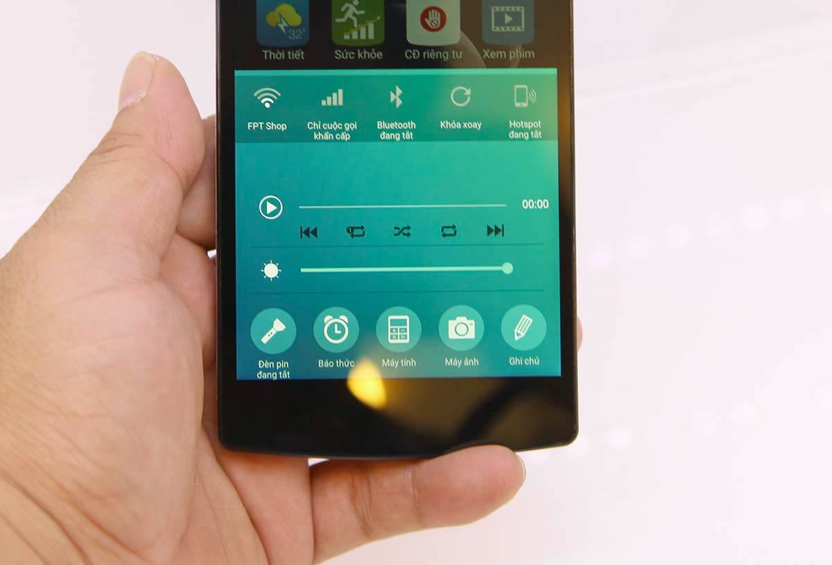 Vuốt từ dưới lên sẽ là nơi đặt của các thanh truy cập vào thiết lập nhanh