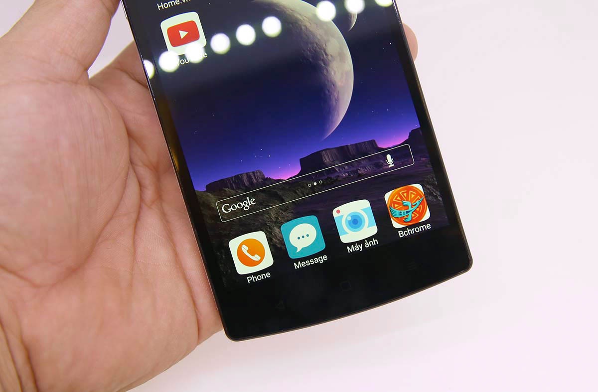 Ở phía dưới là 3 phím điều hướng nằm ngoài màn hình.