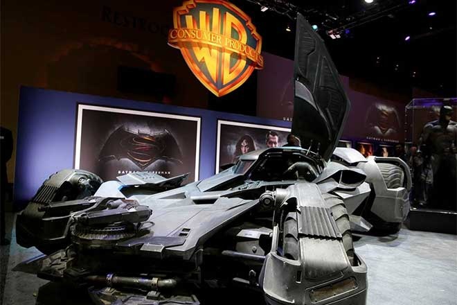 Vén màn xe khủng của siêu nhân Batman - 2 Theo