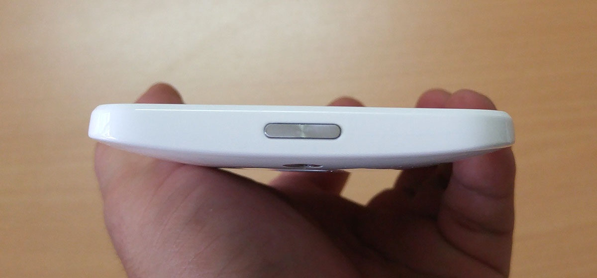 Đập hộp HTC One E8 phiên bản 2 SIM mới lên kệ thị trường Việt - 7 Cạnh trên là nút nguồn