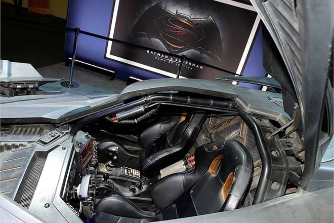 Vén màn xe khủng của siêu nhân Batman - 5 Theo