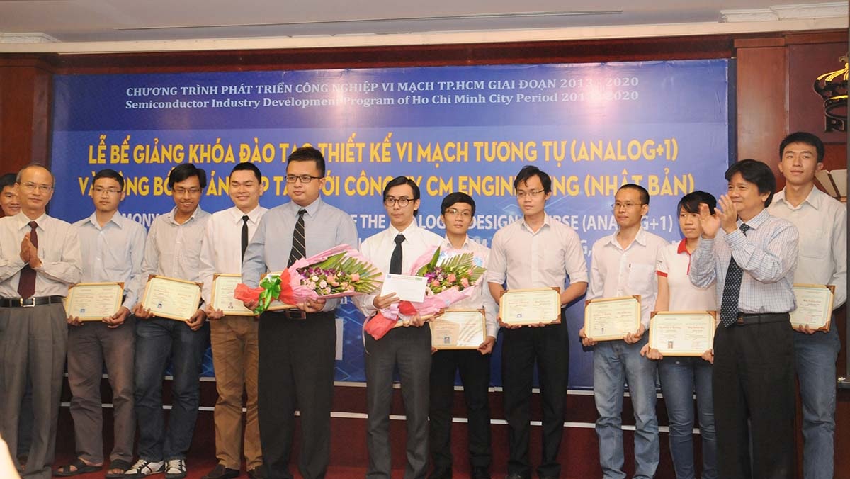 Nguồn nhân lực đầu tiên của Chương trình Phát triển Công nghiệp Vi mạch của TPHCM