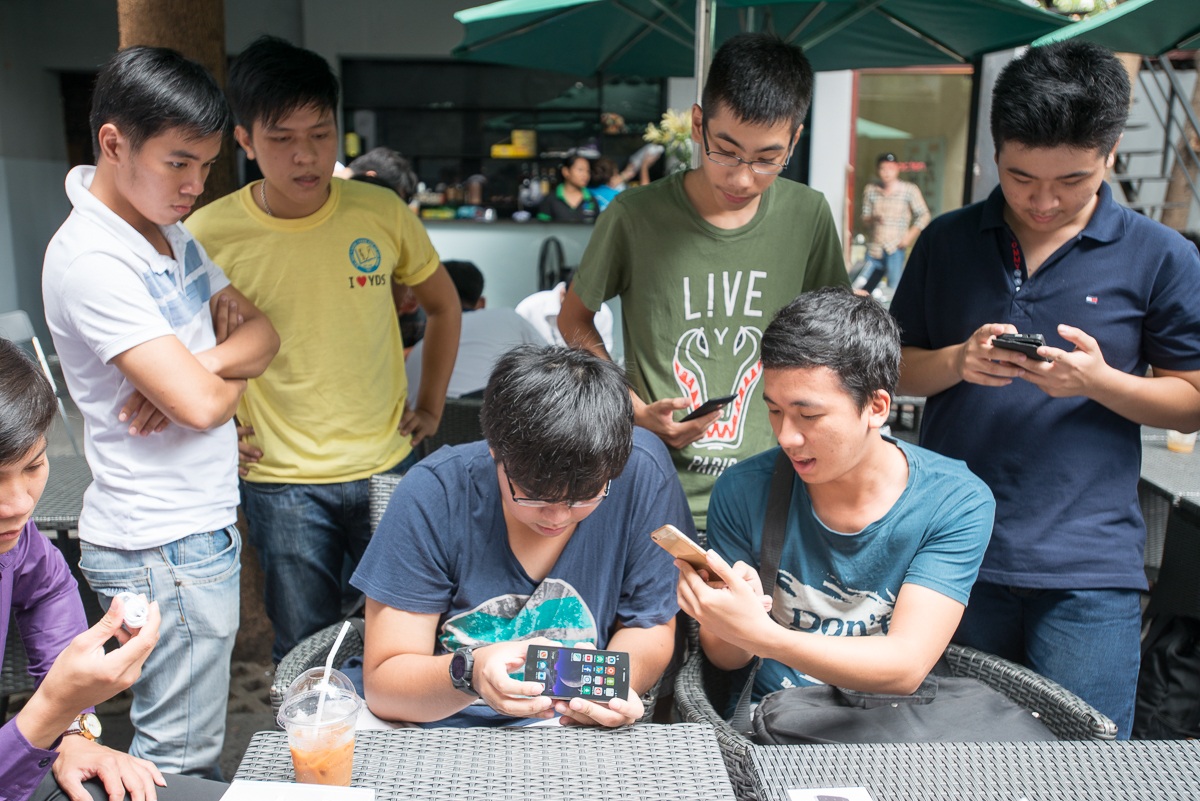 Những người đầu tiên trải nghiệm Bphone thương mại nói gì? - 2 Thiết kế được người dùng soi rất kỹ