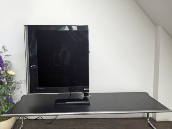 "Chẻ đôi" ô tô và mọi thứ sau khi chia tay bạn gái - 3 Những thiết bị công nghệ như TV