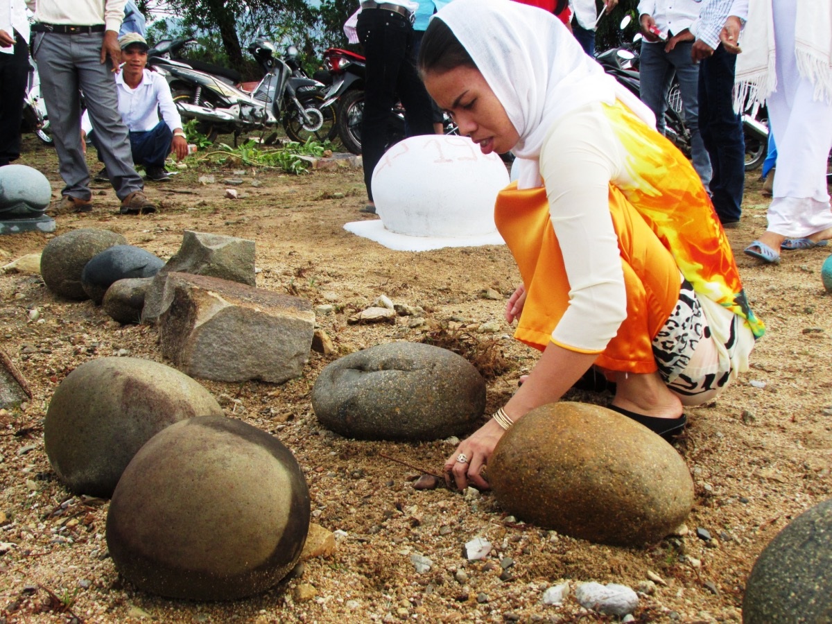 Chăm sóc phần mộ của ông bà