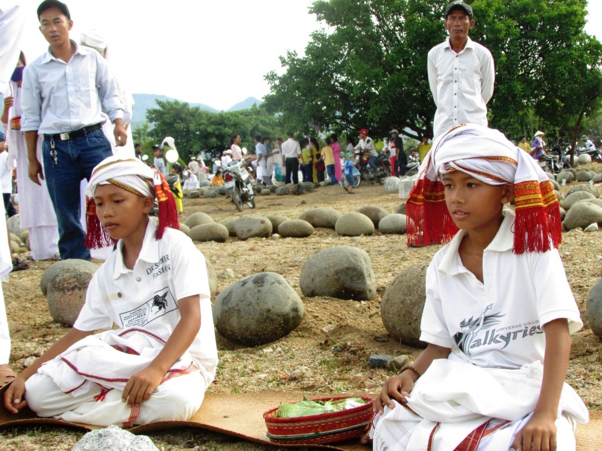 Chăm sóc phần mộ của ông bà