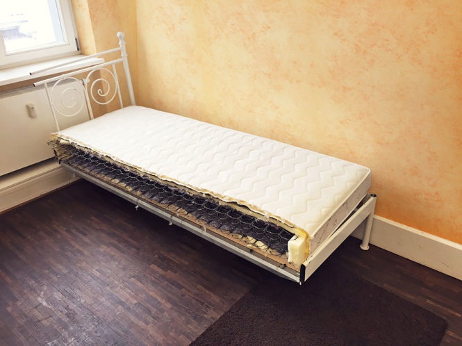 "Chẻ đôi" ô tô và mọi thứ sau khi chia tay bạn gái - 9 Giường sofa