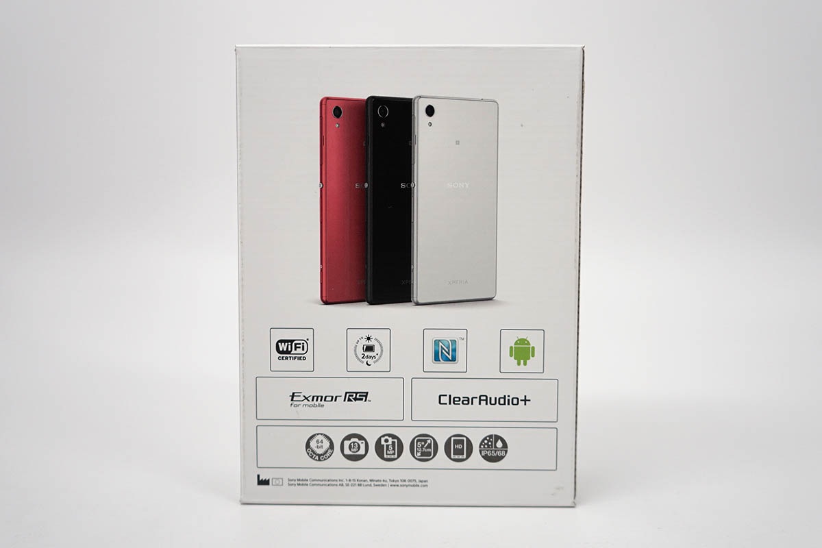 Đập hộp Xperia M4 Aqua chính hãng tại Việt Nam - 2 Mặt sau của hộp với thông tin được trang bị cho sản phẩm