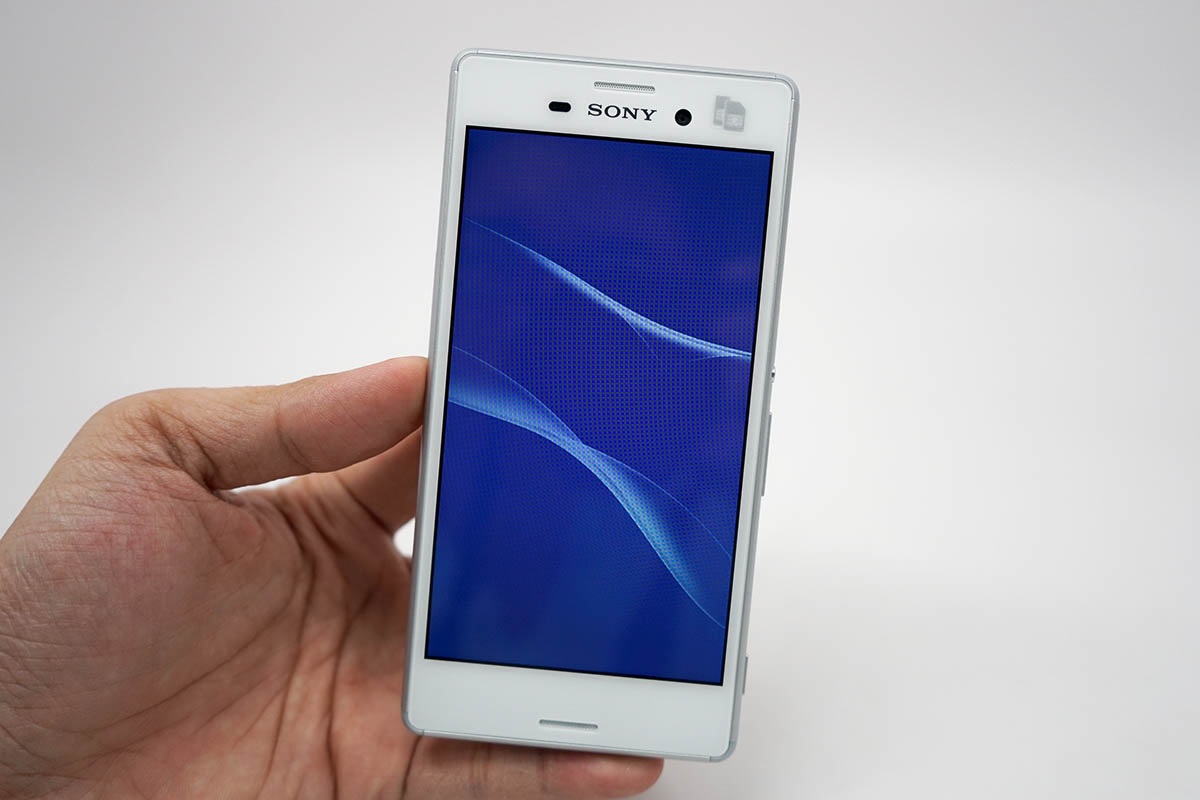 Đập hộp Xperia M4 Aqua chính hãng tại Việt Nam - 4 Máy sử dụng màn hình