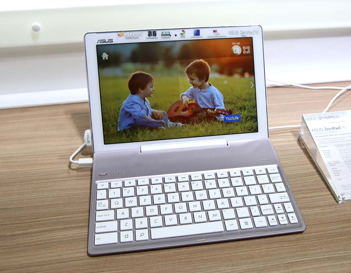 Cận cảnh tablet ZenPad 10 tích hợp phím rời của Asus