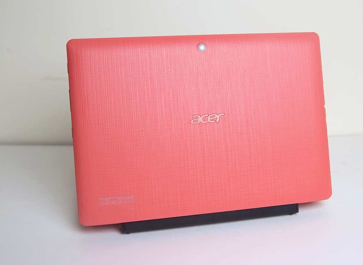 Mặt trước với lớp vỏ chống bám bẩn và vân tay