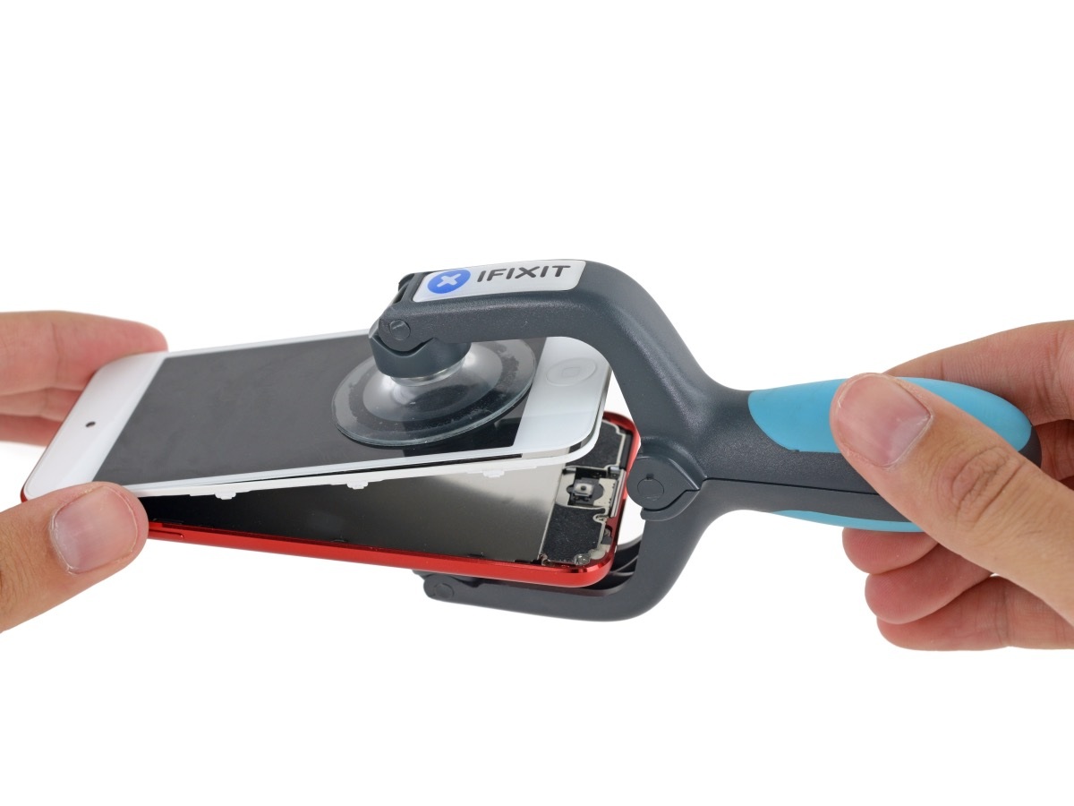 Dùng một dụng cụ để tháo màn hình