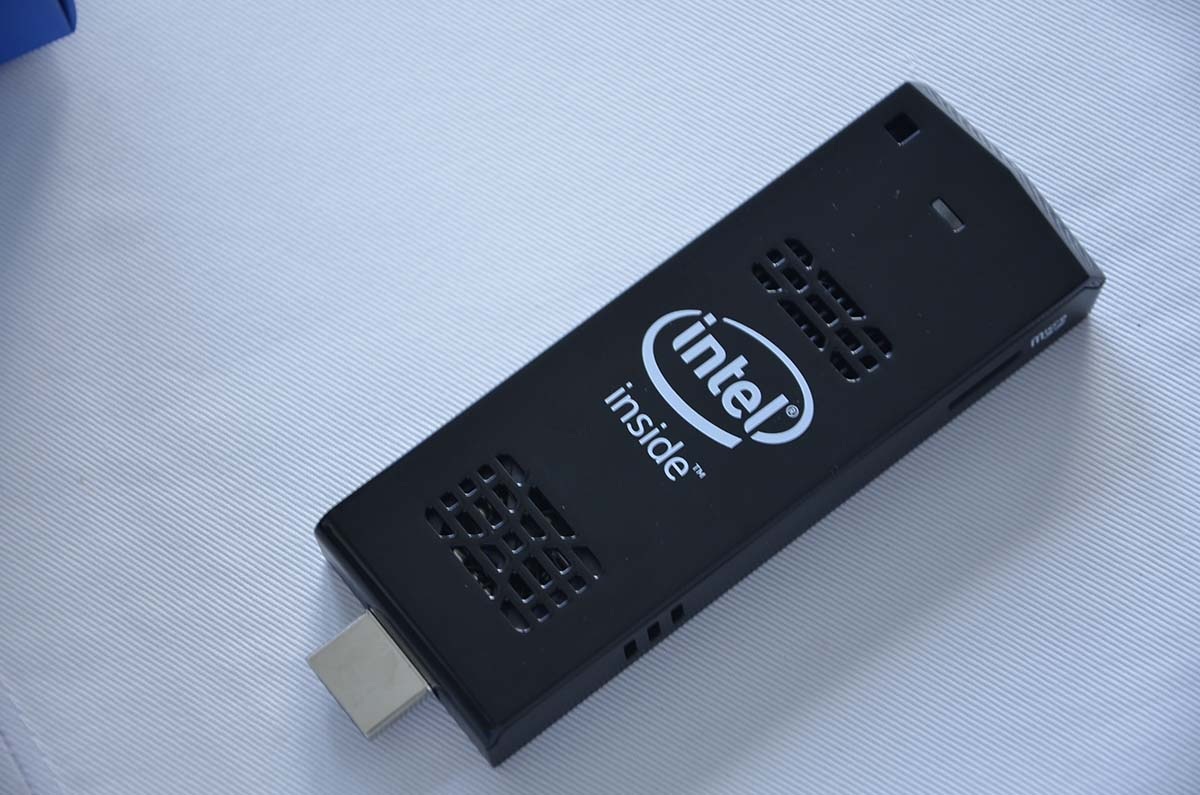 Hình dáng của Intel Compute Stick tựa như một chiếc USB cỡ lớn
