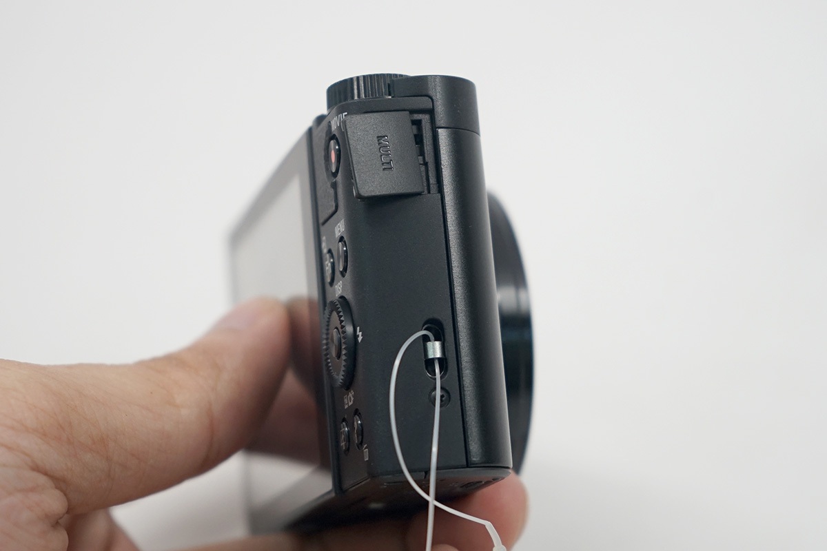 Cạnh phải là nơi đặt cổng Multi