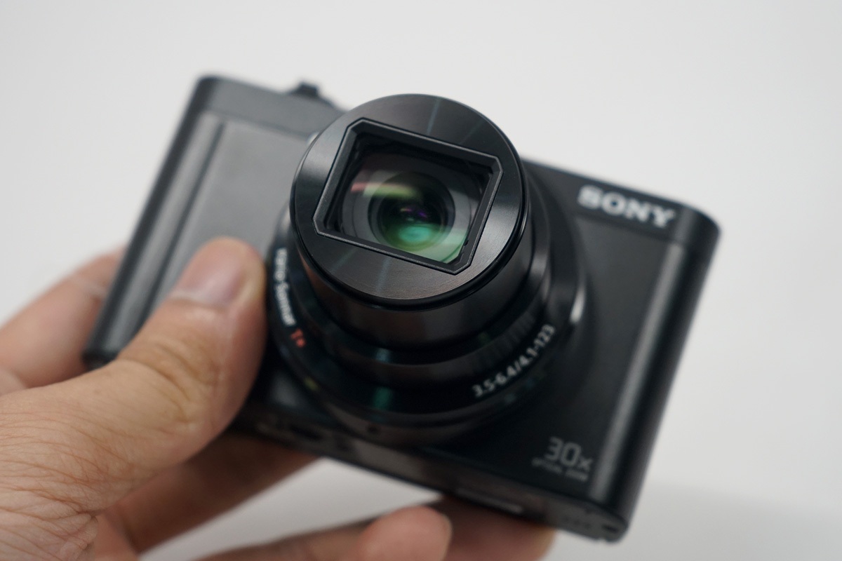 Có khả năng zoom quang học lên đến 30x