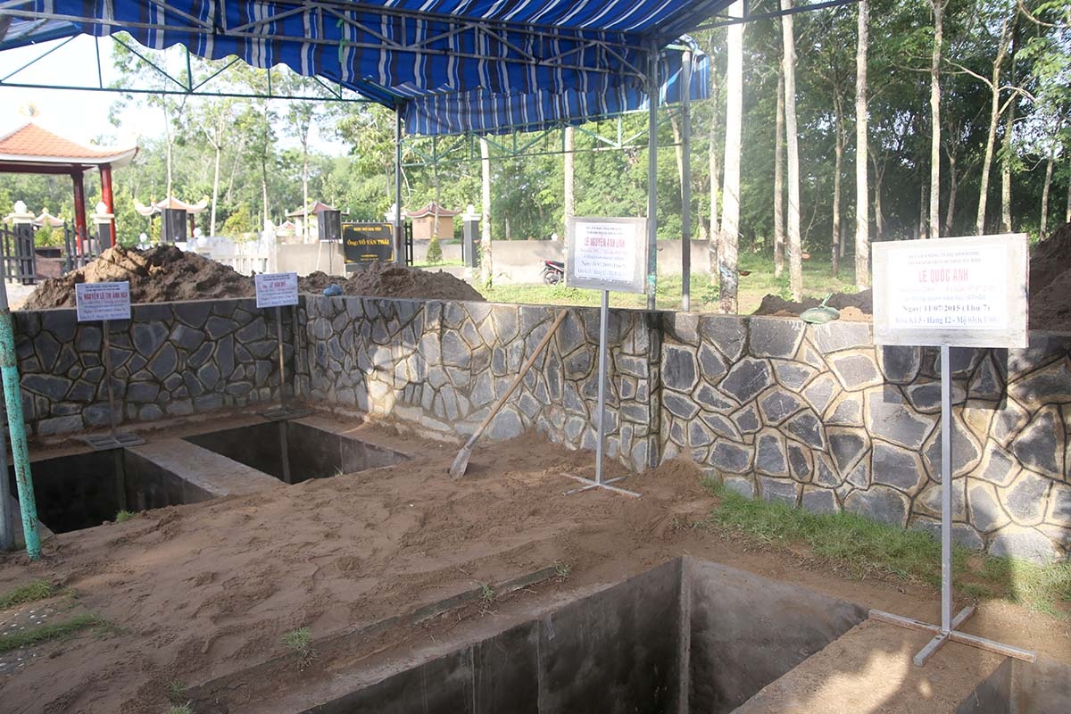 Hàng ngàn người tiễn biệt 6 nạn nhân bị thảm sát tại Bình Phước