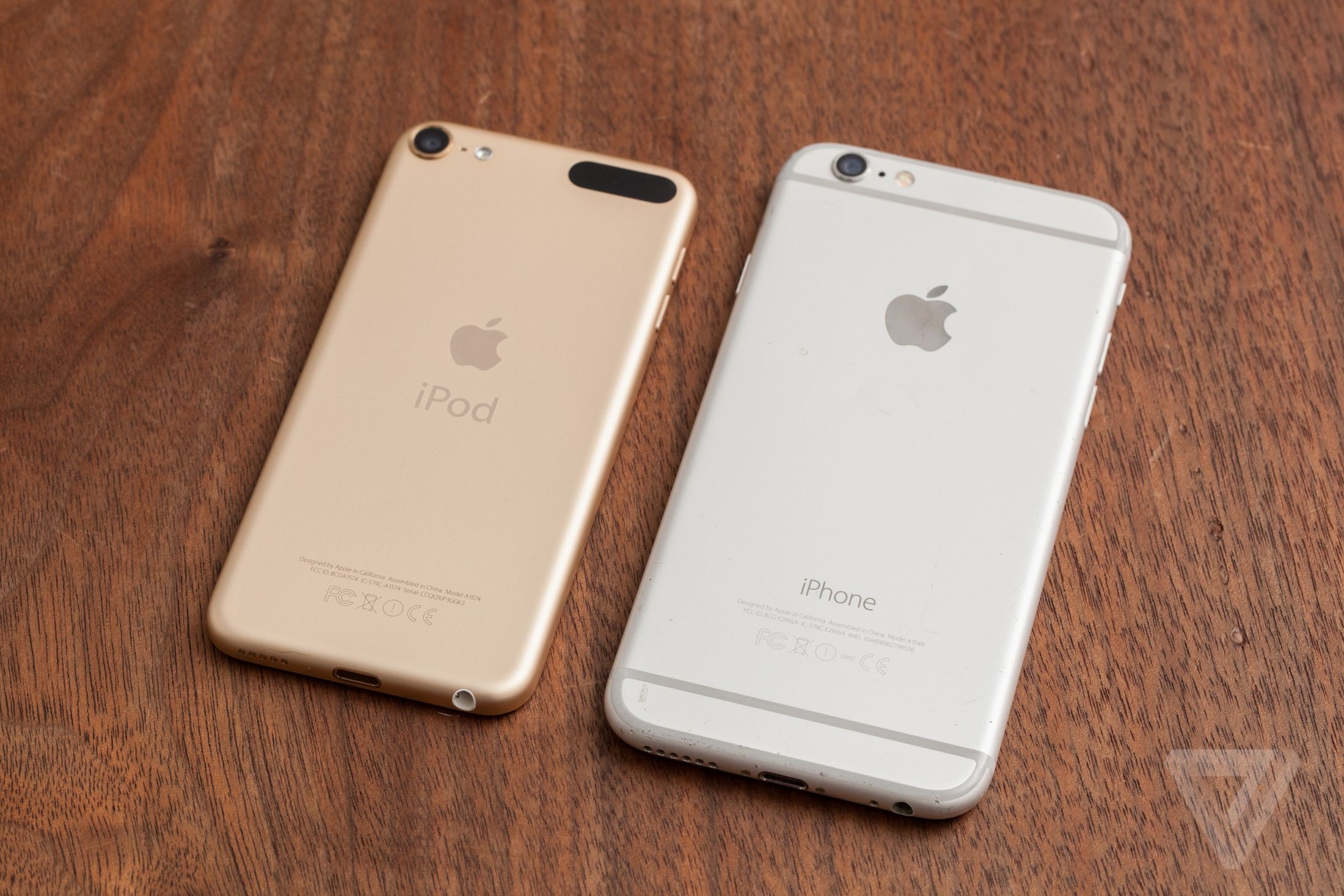 Cận cảnh máy nghe nhạc iPod touch thế hệ mới - 2 Cận cảnh máy nghe nhạc iPod touch thế hệ mới