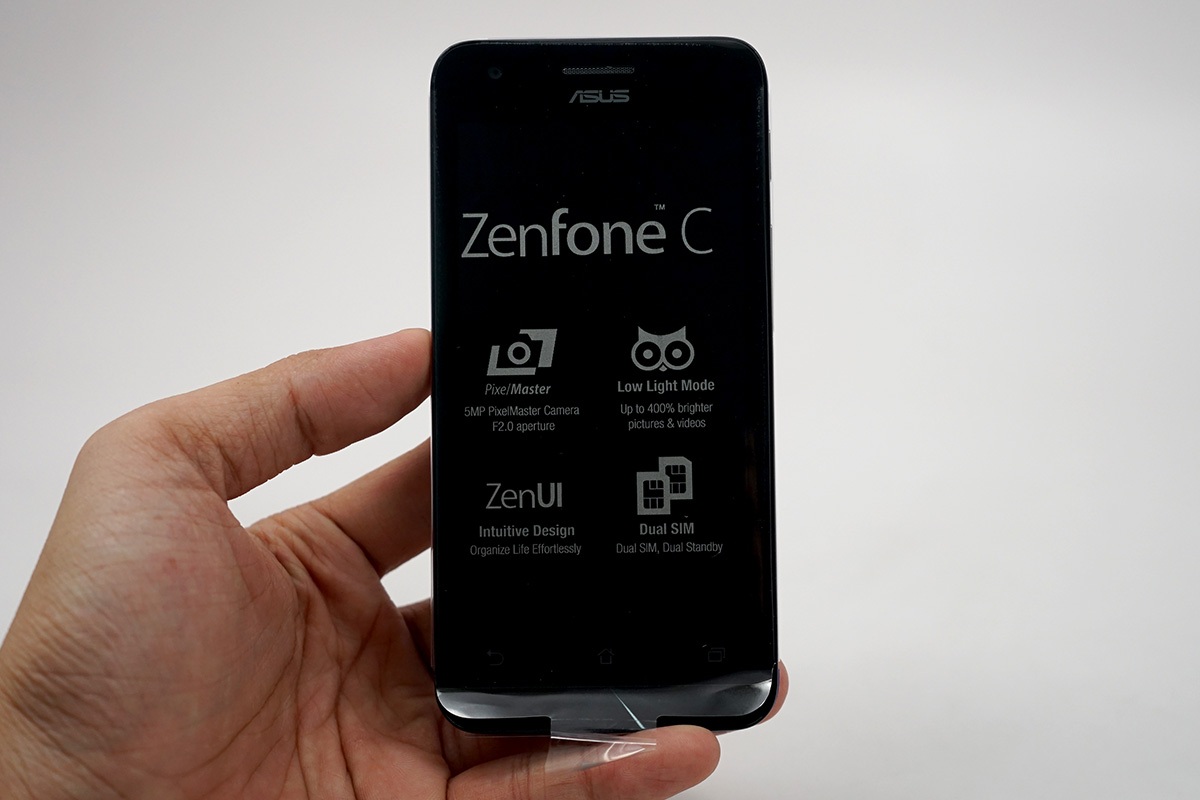 Đập hộp Zenfone C Plus chính hãng tại Việt Nam - 4 Mặt trước với màn hình 4,5 inch và camera phụ VGA