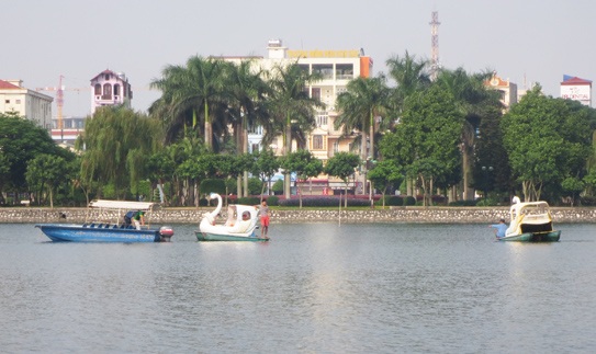 Một phụ nữ để lại thư tuyệt mệnh, sau khi dạo chơi bằng thuyền trên hồ - 1
Khu vực hồ nơi người phụ nữ thuê thuyền dạo chơi rồi để lại thư tuyệt mệnh (ảnh báo Hải Dương)