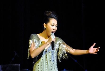 Nguyên Thảo thủ thỉ Bóng tối ly cà phê và Mơ về mẹ