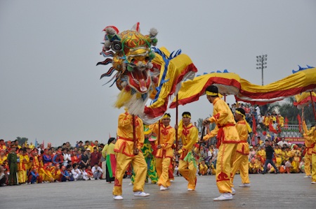 Múa rồng mừng giải phóng thủ đô