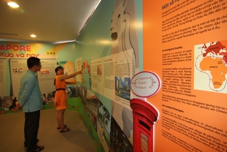 Góc giới thiệu về con người và trang phục truyền thống của Singapore