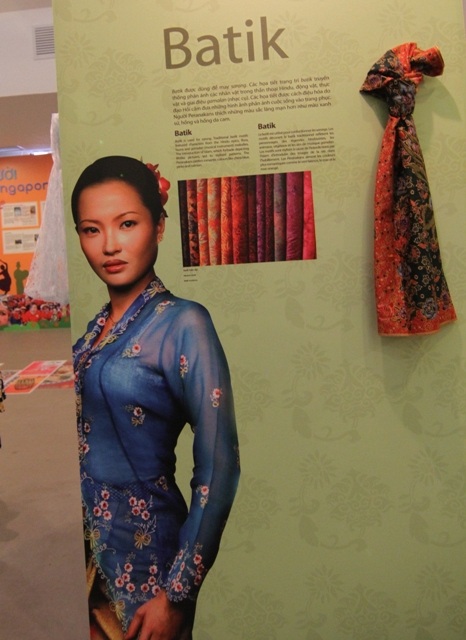 Góc giới thiệu về con người và trang phục truyền thống của Singapore