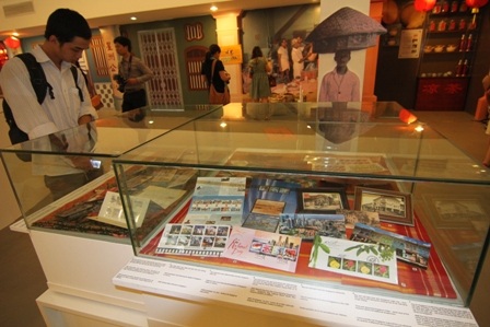 Văn hóa Singapore qua những con tem