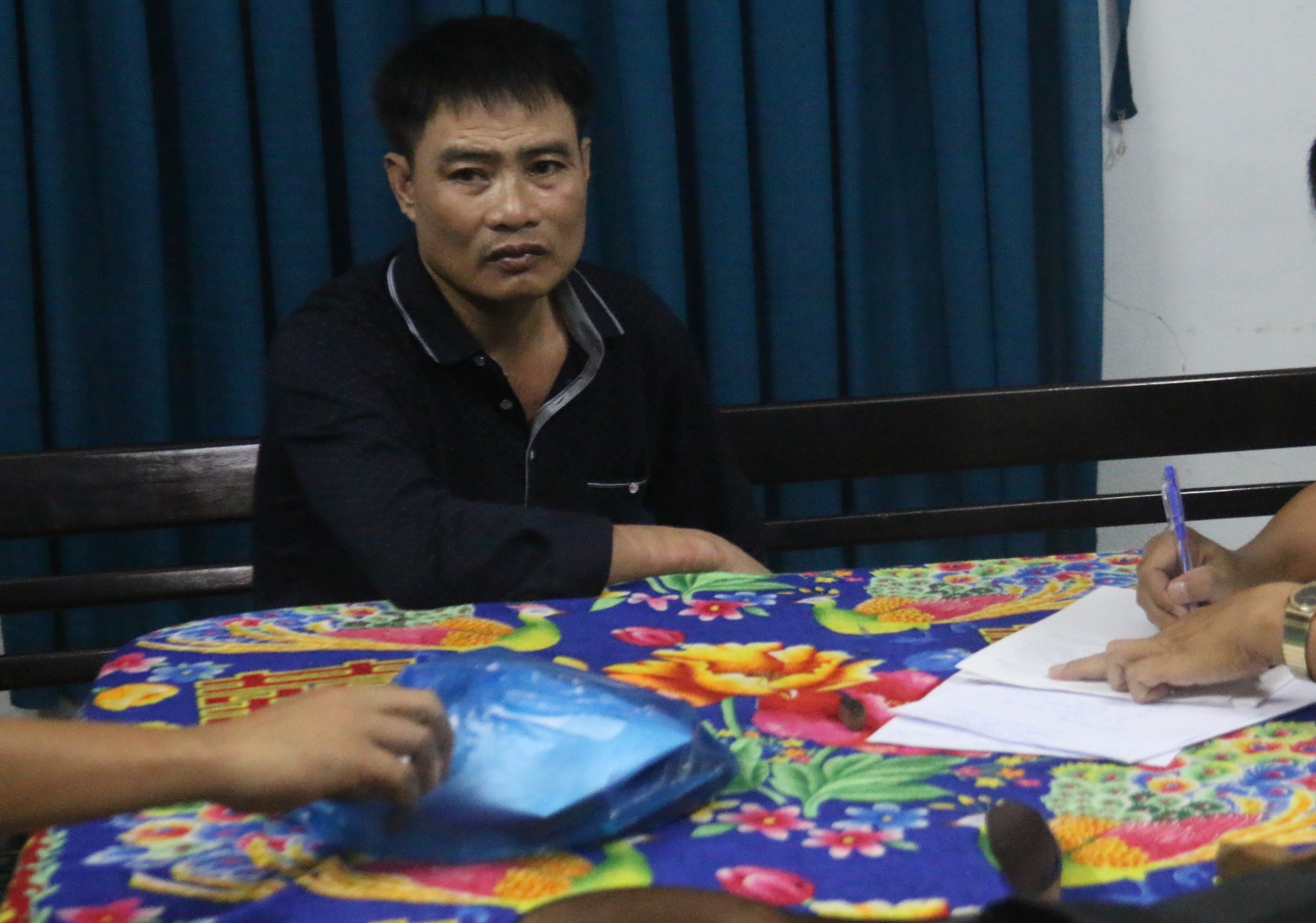 Đối tượng Tấn tại cơ quan công an 