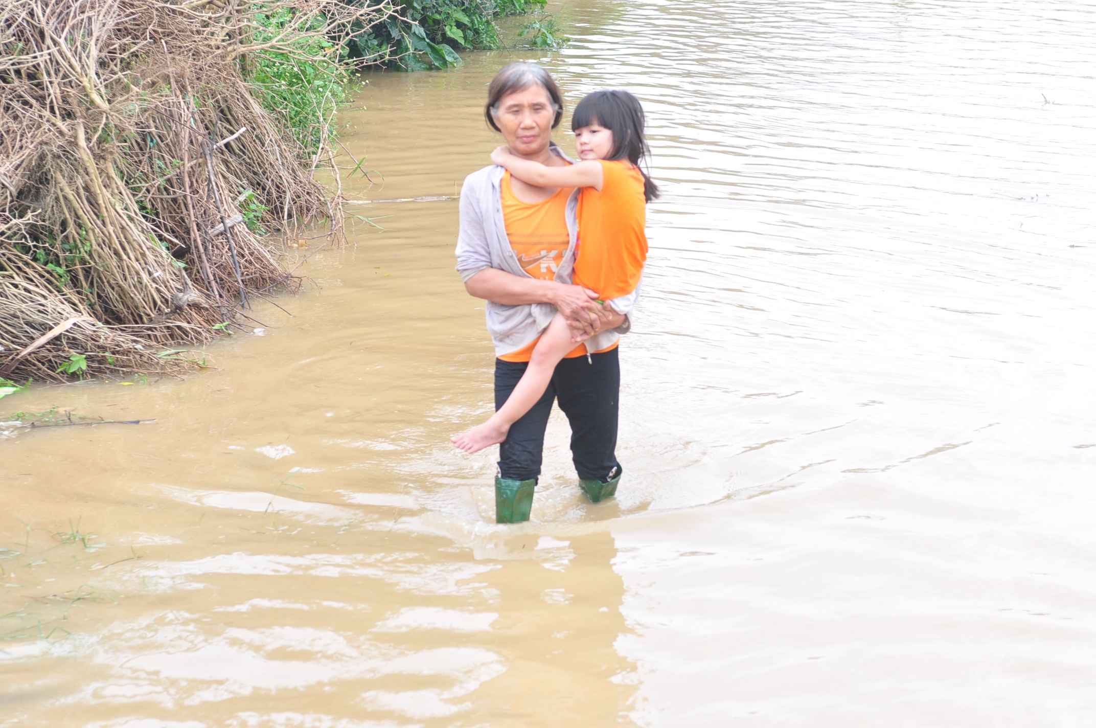 Người dân Quảng Ngãi bị thiệt hại nặng trong đợt mưa lũ vừa qua.