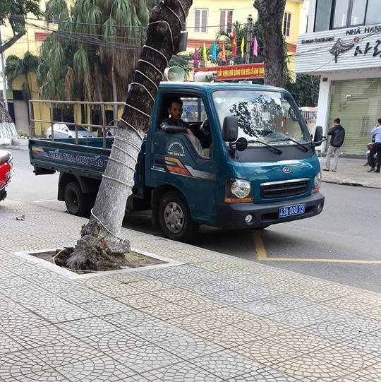 
Chiếc xe đậu sai quy định do người dân cung cấp cho Phòng CSGT
