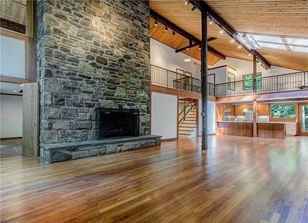 Cận cảnh ngôi nhà thời thơ ấu của Angelina Jolie - 3 Nhà cũ của Angelina Jolie có thiết kế hiện đại