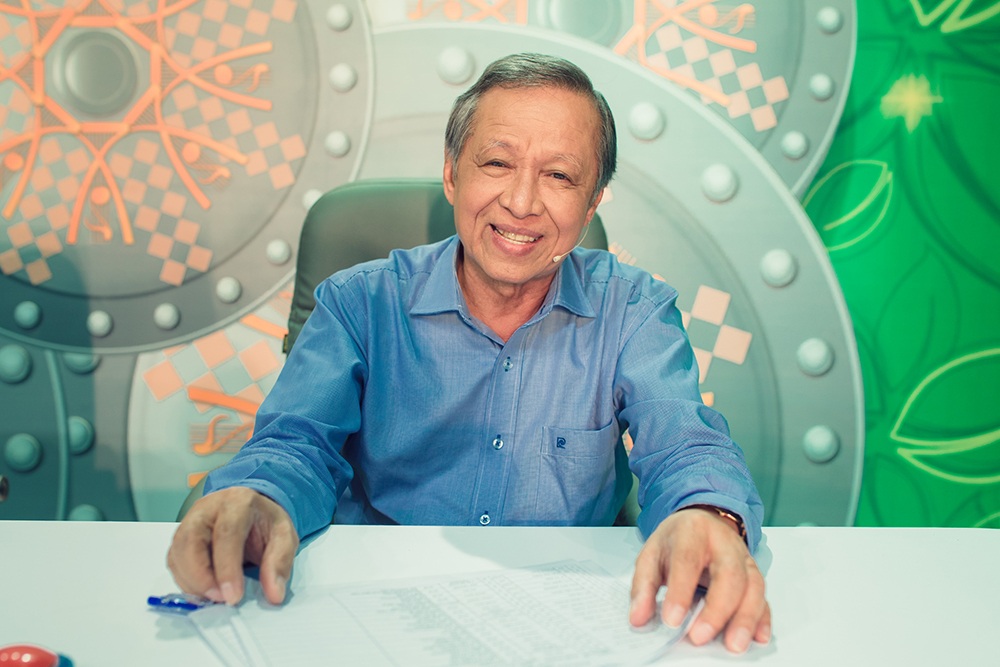 Tuấn Ngọc bất ngờ ngồi “ghế nóng” Tiếng hát mãi xanh 2016 - Ảnh 3.