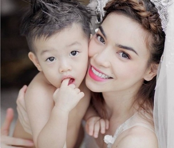 Mỹ nhân Việt lấy chồng đại gia: Người êm ấm, kẻ trắng tay - 10 Từng mang tiếng lấy chồng vì tiền bạc, nhưng cuối cùng, Hà Hồ lại tay trắng ra đi.