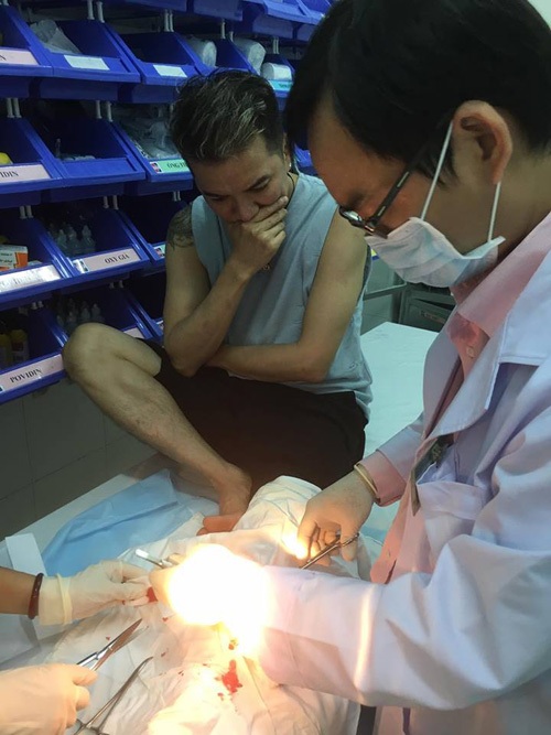 Đàm Vĩnh Hưng bị tai nạn phải khâu 6 mũi trước khi diễn ra liveshow - 2 Đàm Vĩnh Hưng bị tai nạn phải khâu 6 mũi trước khi diễn ra liveshow - 2