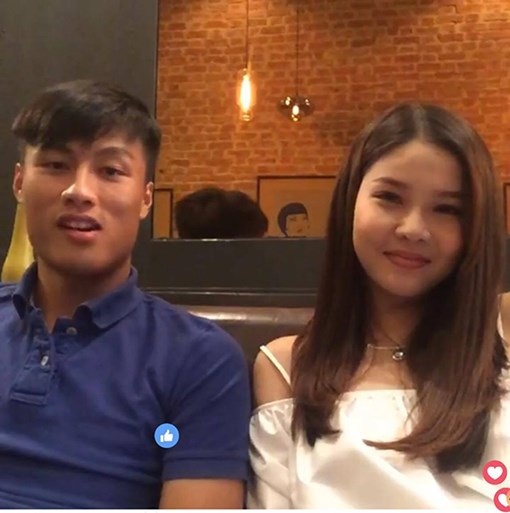 Sao nữ Việt “tấp nập” đón con gái đầu lòng - 8 Trong đoạn livestream mừng chiến thắng của Mạc Hồng Quân, người đẹp quê Sóc Trăng để lộ gương mặt tròn trịa do mang thai.