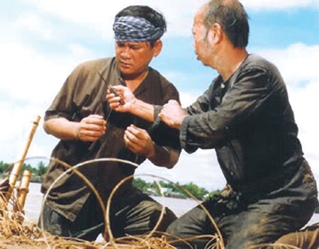 Nhà văn Lê Văn Thảo qua đời vì bạo bệnh - 2 Trong số những sáng tác để đời của nhà văn Lê Văn Thảo có truyện ngắn Ông cá Hô được dựng thành phim và gây ấn tượng trong diễn xuất của cố diễn viên Lê Vũ Cầu.