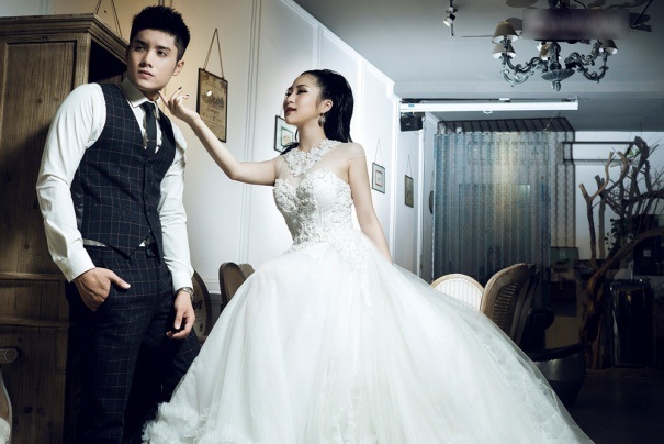 Hương Tràm làm cô dâu ngọt ngào và gợi cảm - 4 Hương Tràm làm cô dâu ngọt ngào và gợi cảm - 4